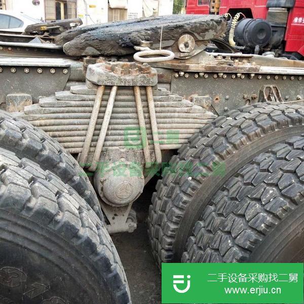 二手的九成新的15年國四豪沃T7牽引車急轉