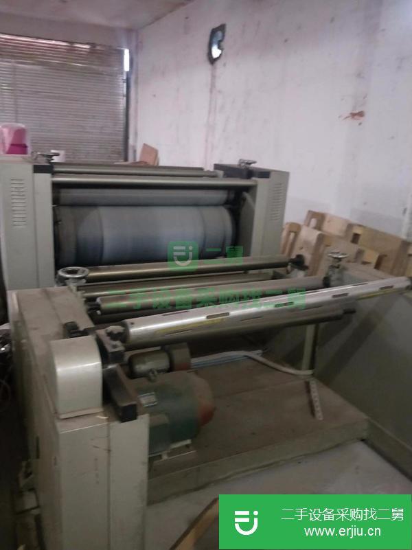 精品出售1.2米卷筒壓紋機(jī),99成新。