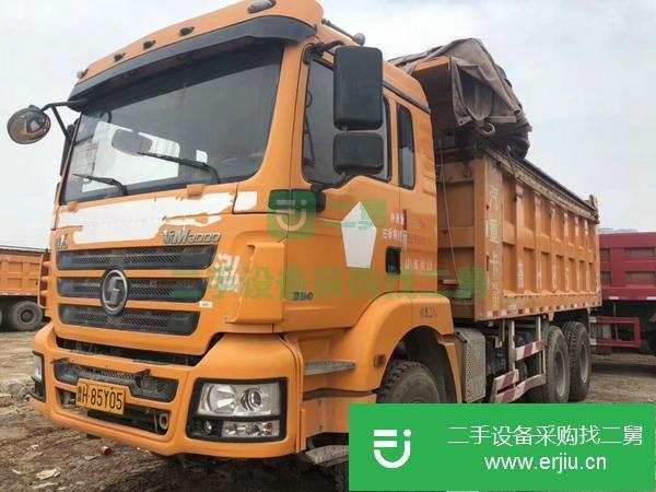 出售17年4月份德龍大箱5米8后八輪自卸車