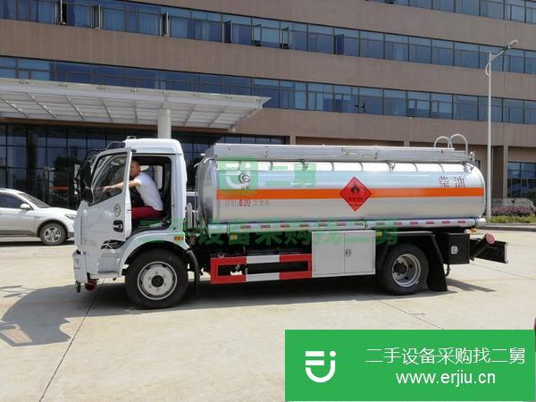 轉(zhuǎn)讓5噸8噸10噸加油車低價(jià)處理