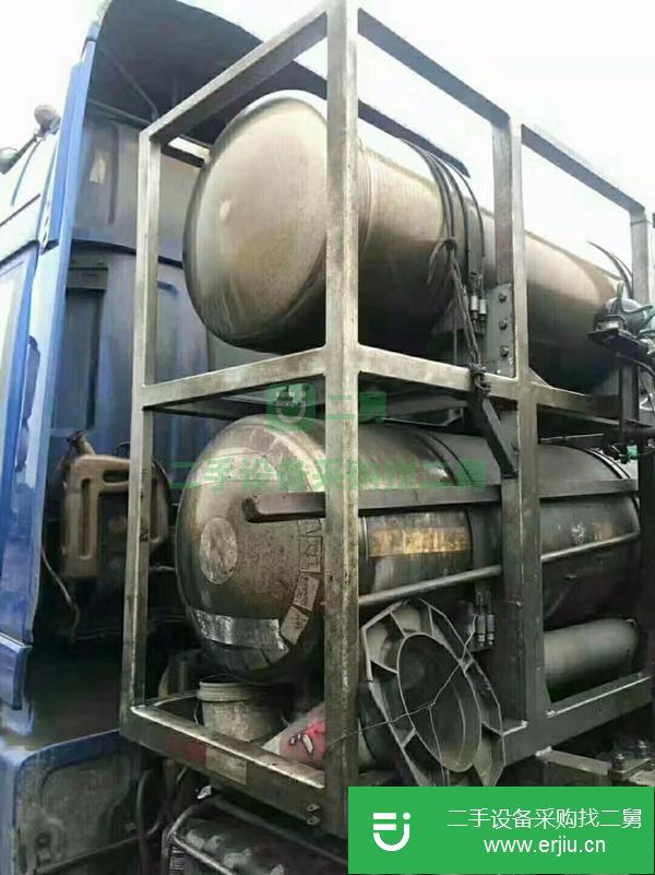 轉(zhuǎn)讓二手的14年歐曼LNG輕體380馬力國五牽引車原車原版