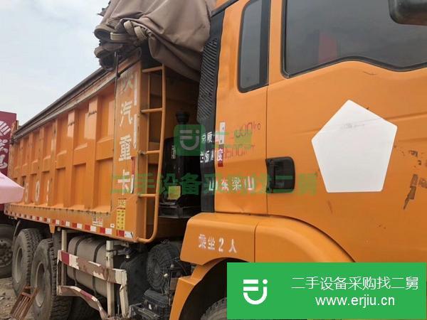 出售17年4月份德龍大箱5米8后八輪自卸車