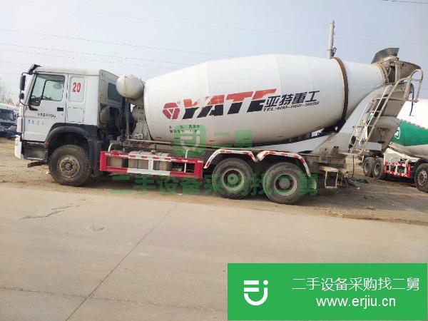 轉讓二手的17年國五豪沃亞特上裝,拉16方攪拌車,手續齊全,車況沒的說