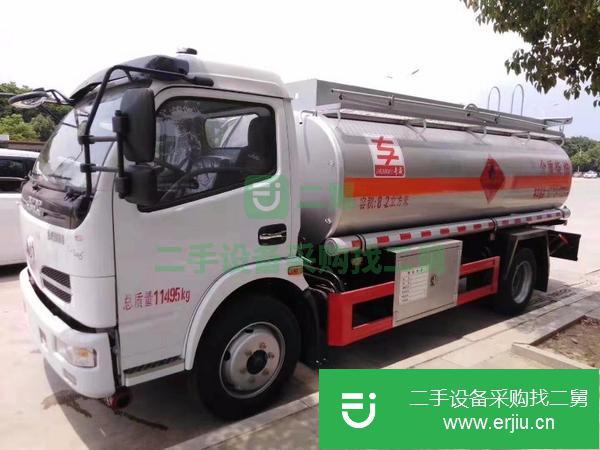 轉讓帶手續帶牌照8噸東風加油車甩賣