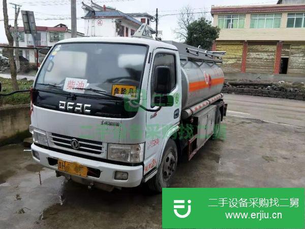 已上戶的手續齊全5噸油罐車二手油車出售