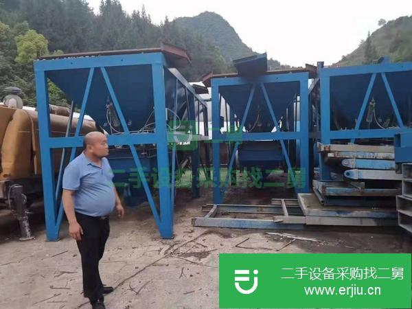 轉(zhuǎn)讓急急急急售 雙90攪拌站 17年。帶8個罐子
