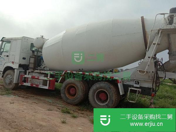 轉讓2臺12年豪沃地盤大12方攪拌罐車，價格便宜，車況精品
