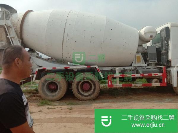 轉讓2臺12年豪沃地盤大12方攪拌罐車，價格便宜，車況精品