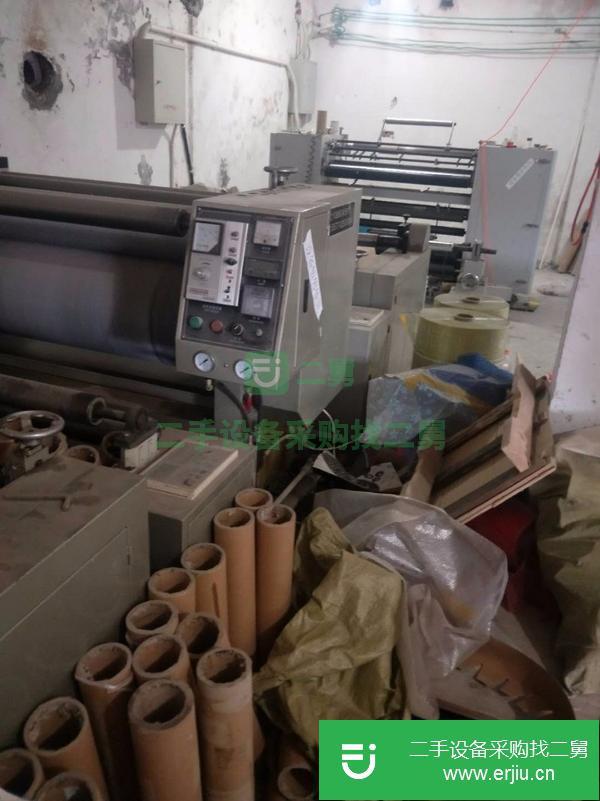 低價出售1.2米卷筒壓紋機,99成新。