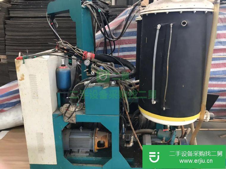 轉(zhuǎn)讓:出售二手發(fā)泡機(jī)