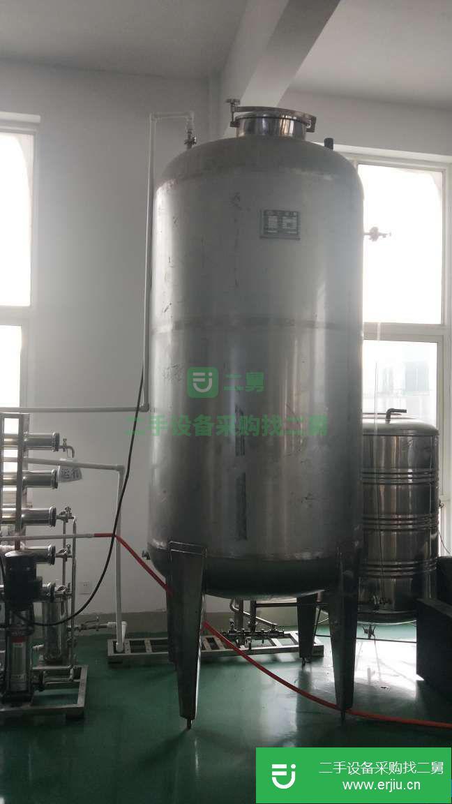 低價轉(zhuǎn)讓出售三噸五噸儲罐