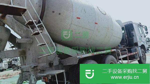 轉讓二手13年 豪沃攪拌車 大12方 車子正在干活
