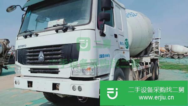 轉讓二手13年 豪沃攪拌車 大12方 車子正在干活