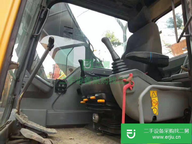 低價(jià)轉(zhuǎn)讓二手的沃爾沃210挖機(jī)