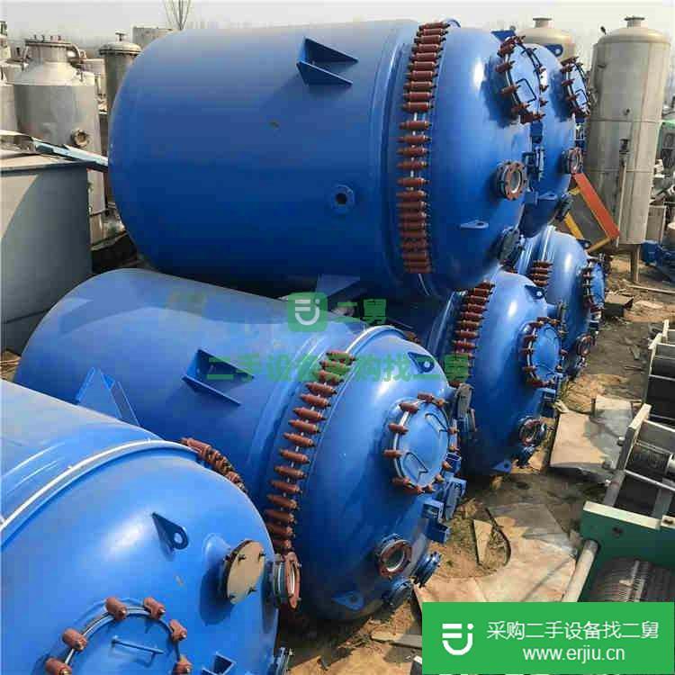 山東濟(jì)寧出售八成新的二手5000L搪瓷反應(yīng)釜