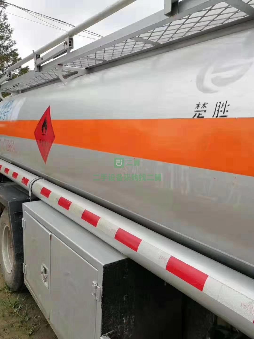 急售二手四川5噸精品加油車油罐車