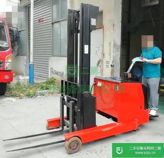 工廠之自用的全電動推高叉車，現在不用了，現轉讓