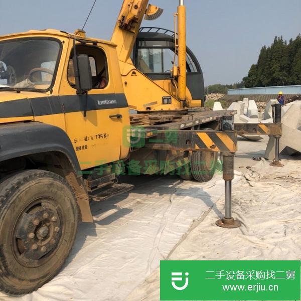轉讓連云港11年4月柳工8噸吊車