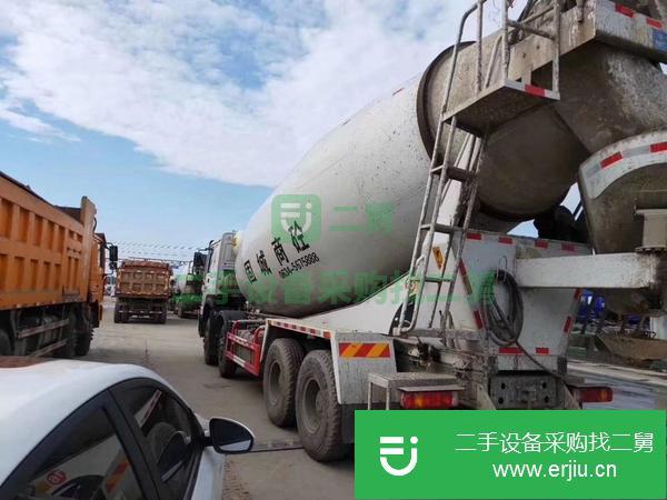 低價出售18年豪沃攪拌車，22方包提檔過戶可分期付款！