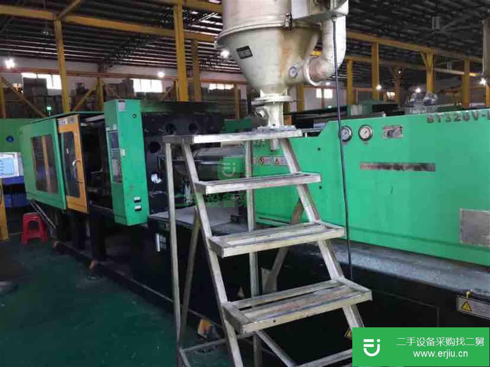 工廠急售九成新兩臺320噸注塑機