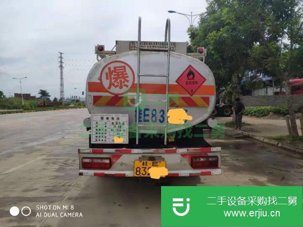轉讓兩臺二手油罐車 二手8噸油罐車帶手續(xù)出售