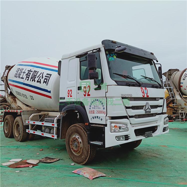 二手混凝土攪拌罐車(chē)大12方拉14方 豪沃?jǐn)嚢柢?chē)