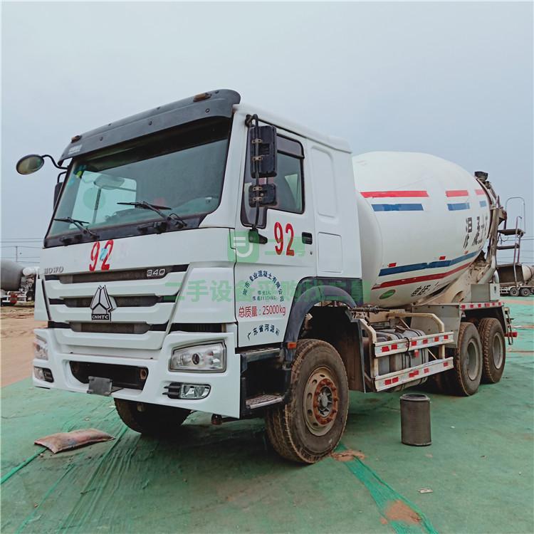 二手混凝土攪拌罐車(chē)大12方拉14方 豪沃?jǐn)嚢柢?chē)