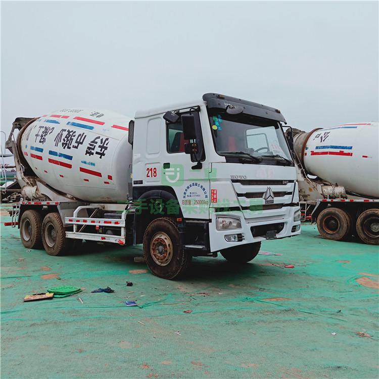 二手混凝土攪拌罐車(chē)大12方拉14方 豪沃?jǐn)嚢柢?chē)