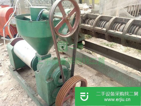 幾乎全新四川綿陽榨油機低價出售帶炒鍋一套