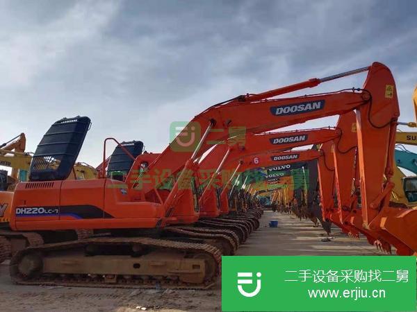 低價出售二手的斗山220挖機五臺