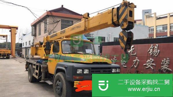 轉(zhuǎn)讓二手的九成新的柳工8T吊車車況精品