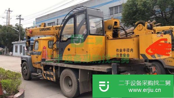 轉(zhuǎn)讓二手的九成新的柳工8T吊車車況精品