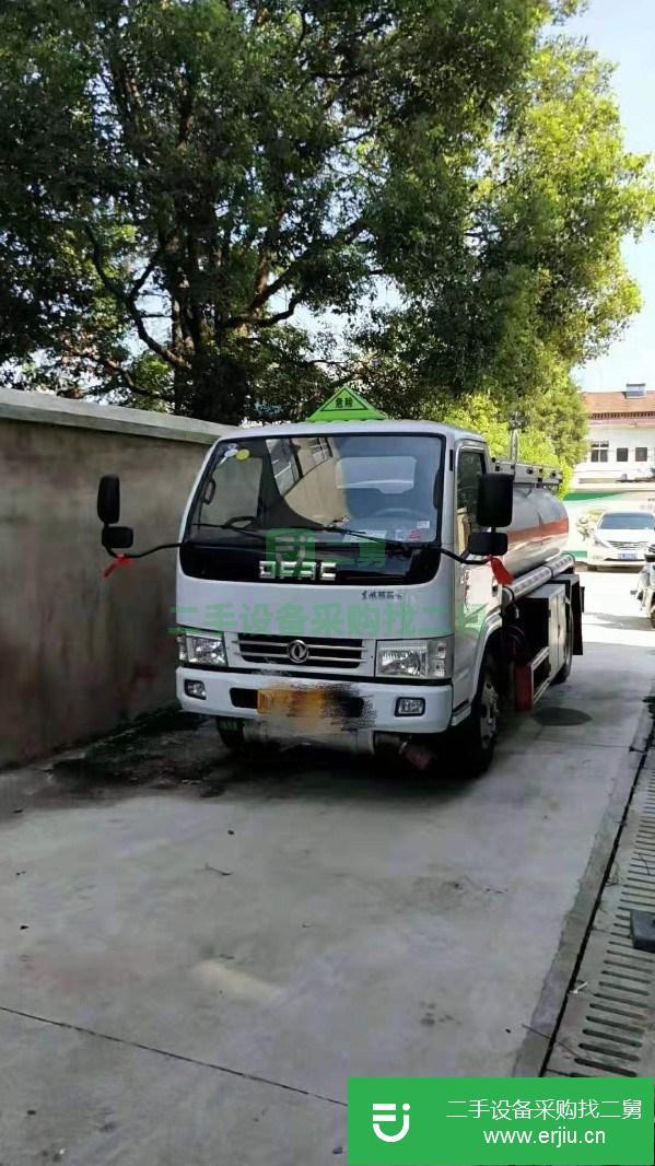 二手5噸加油車(chē)車(chē)價(jià)低車(chē)優(yōu)。剛上完牌就轉(zhuǎn)讓