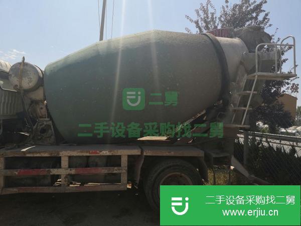 出售二手的15年6方攪拌罐車一臺