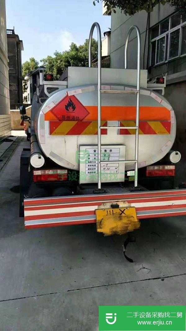 二手5噸加油車(chē)車(chē)價(jià)低車(chē)優(yōu)。剛上完牌就轉(zhuǎn)讓