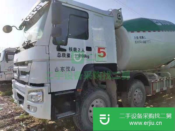 出售17年豪沃攪拌車 國五排放   博哥上裝