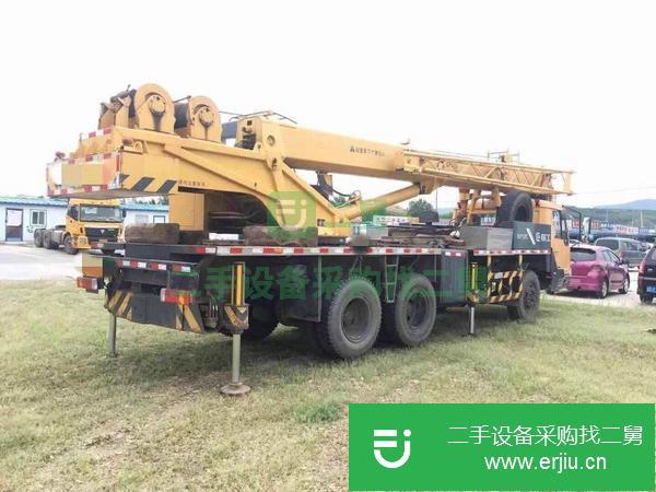 轉(zhuǎn)讓二手的九成新的13年柳工12噸吊車4節(jié)大小溝