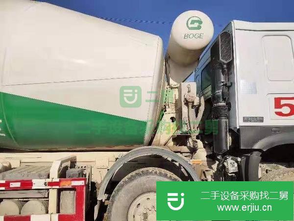 出售17年豪沃攪拌車 國五排放   博哥上裝