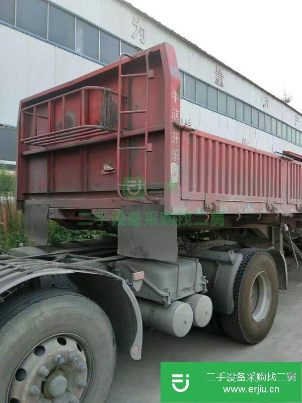 轉(zhuǎn)讓剛到家一臺二手12米標(biāo)箱側(cè)翻半掛自卸車