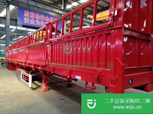 轉讓一批十三米標車側翻半掛車