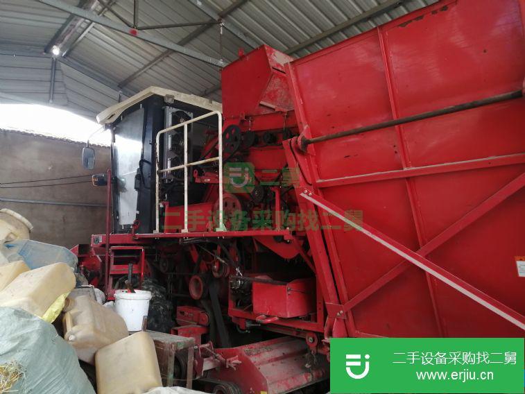 轉(zhuǎn)讓:福田大四行收割機(jī)145馬力