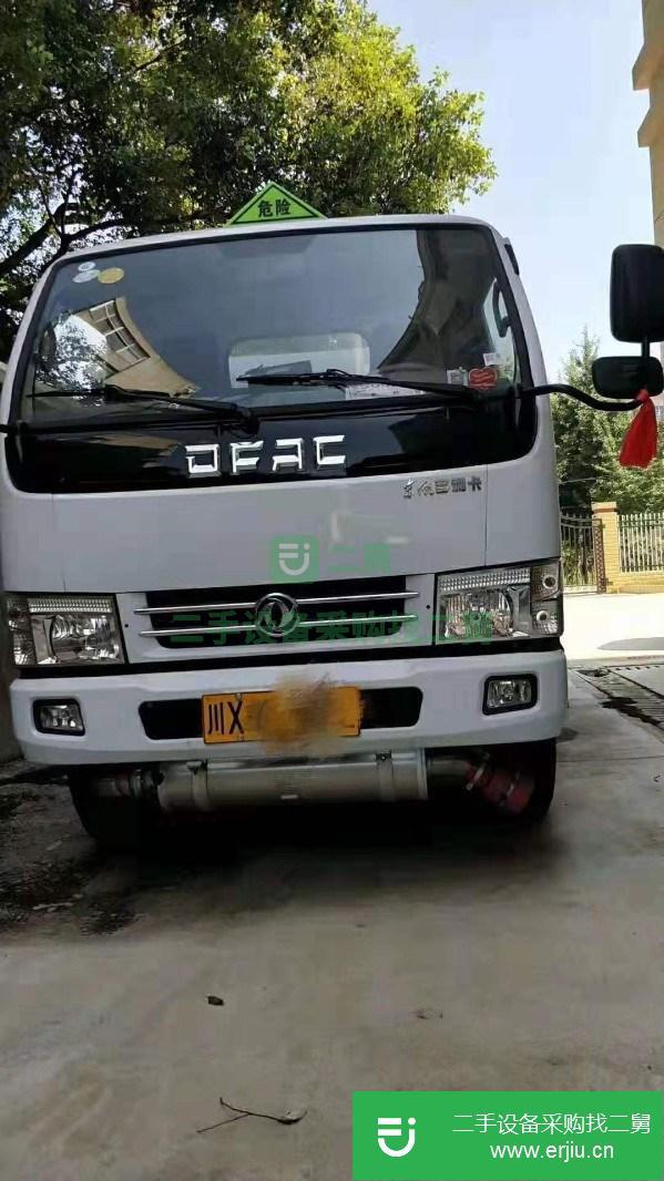 工地完工 楚勝5噸加油車低價(jià)轉(zhuǎn)讓