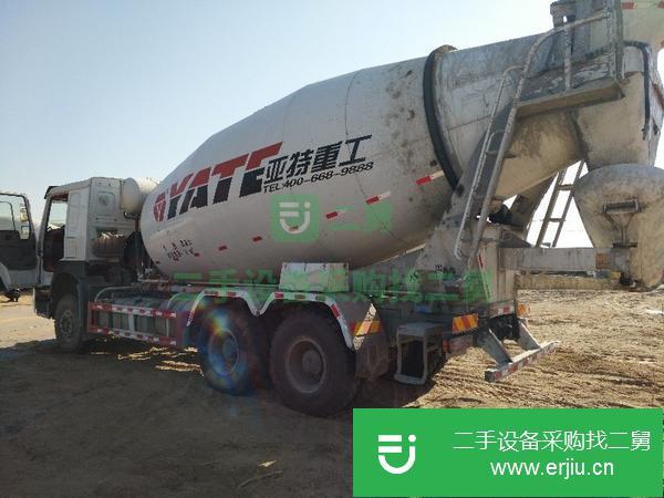 轉(zhuǎn)讓二手的17年國五豪沃亞特上裝攪拌車 車況精品 手續(xù)齊全 支持分期付款