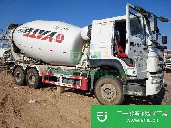 轉(zhuǎn)讓二手的17年國五豪沃亞特上裝攪拌車 車況精品 手續(xù)齊全 支持分期付款