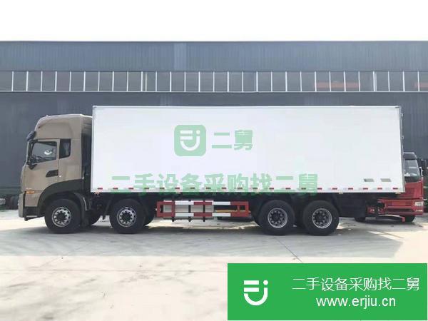 現有一臺東風天龍9 米6肉鉤冷藏車低價出售