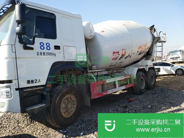 轉(zhuǎn)讓二手的17年國五豪沃亞特上裝攪拌車 車況精品 手續(xù)齊全 支持分期付款