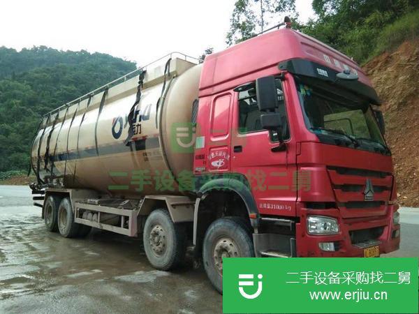 轉(zhuǎn)讓二手的2018年豪沃前四后八散水泥散裝罐車