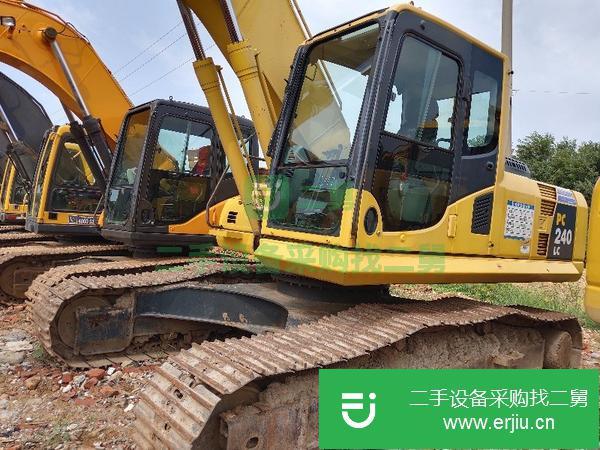 低價出售二手的九成新的精品小松240挖機