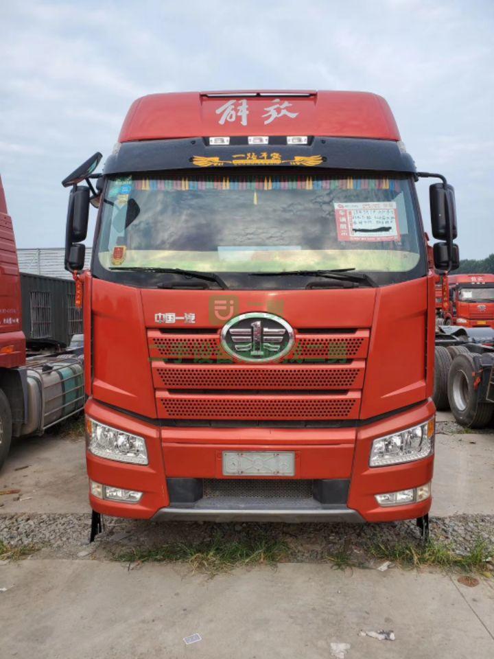 急售9成新二手牽引車 解放牽引車頭解放J6牽引車