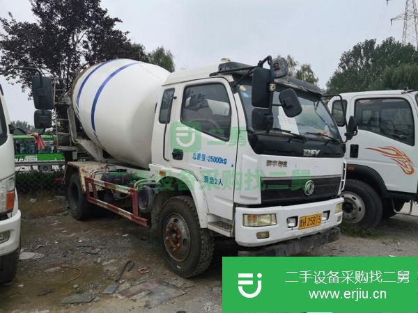 出售國(guó)四6方攪拌罐車一臺(tái)